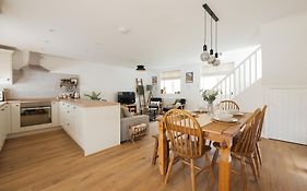 Eagle Cottage - Charming Cotswolds Getaway, Dog Friendly
